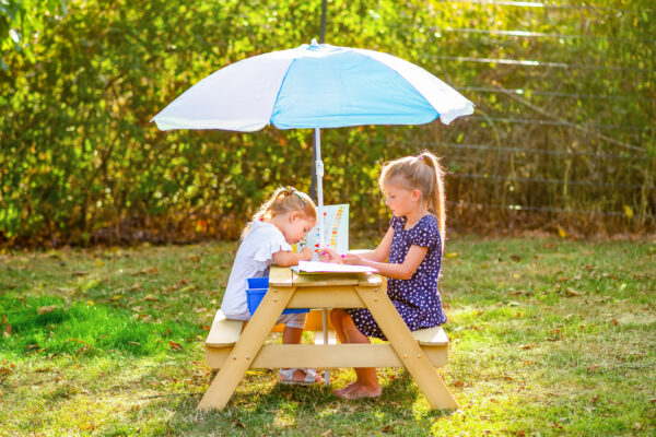 2559621 picnic tisch mit sonnenschirm